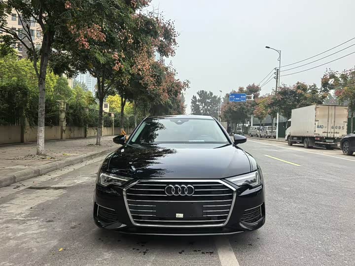 Фото 2 - Audi A6L