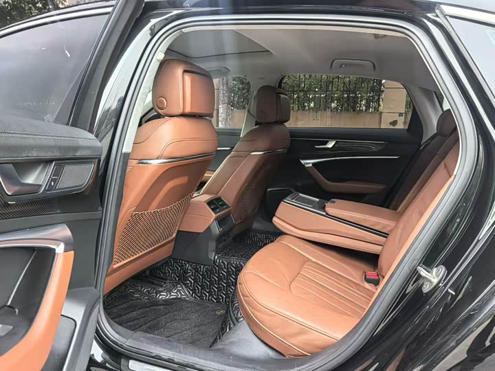 Фото 6 - Audi A6L