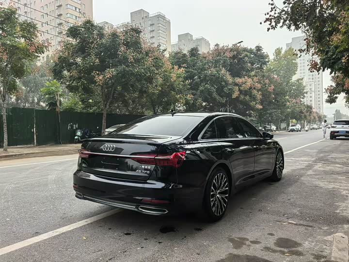 Фото 7 - Audi A6L