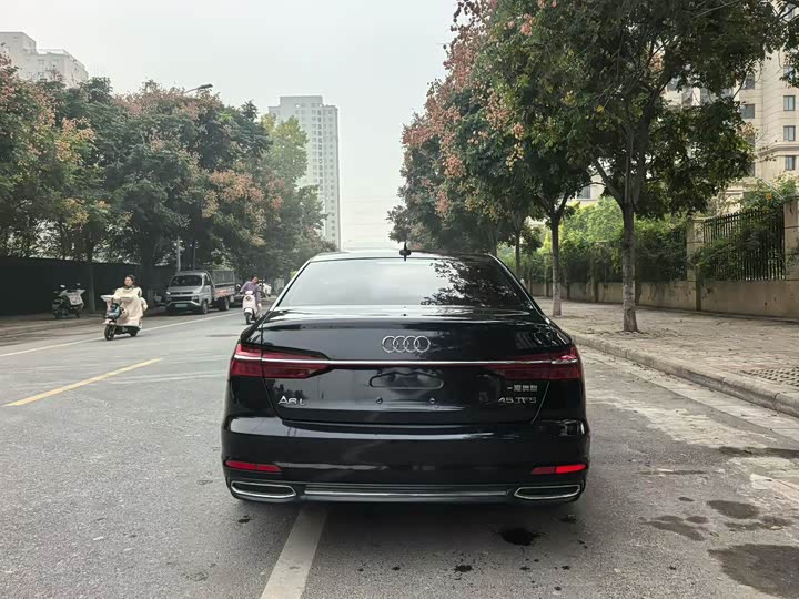 Фото 8 - Audi A6L