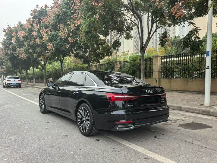 Фото 9 - Audi A6L