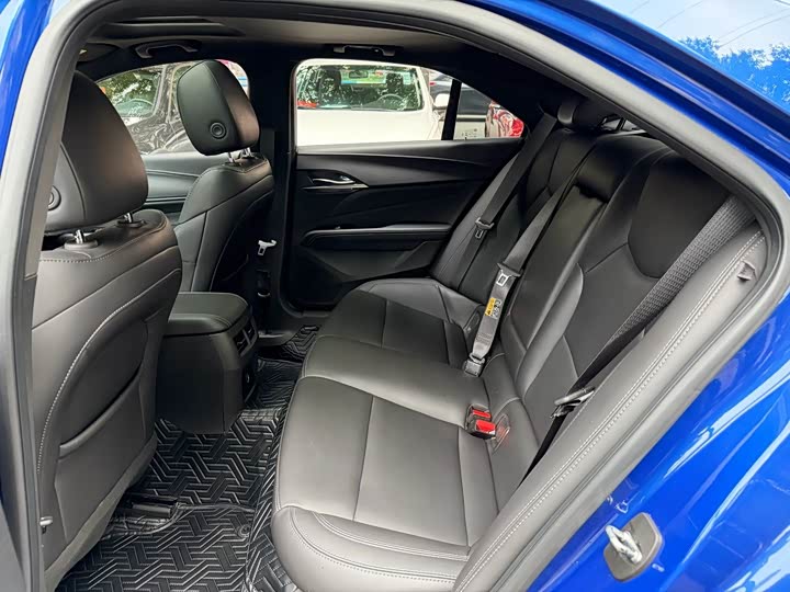 Фото 8 - Cadillac CT4