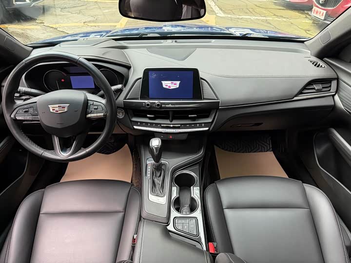 Фото 9 - Cadillac CT4