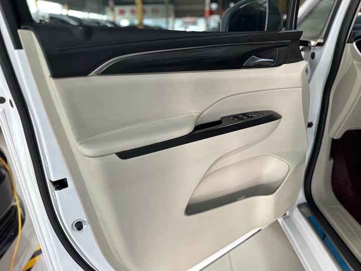 Фото 16 - Buick GL8 ES