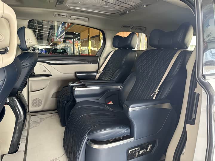 Фото 9 - Buick GL8 ES