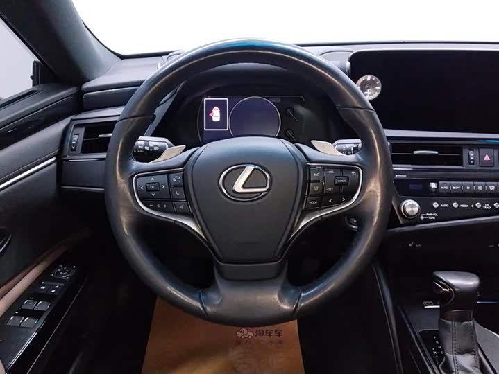 Фото 15 - Lexus ES