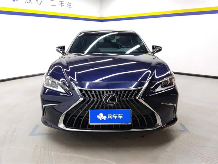 Фото 2 - Lexus ES