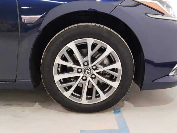 Фото 6 - Lexus ES