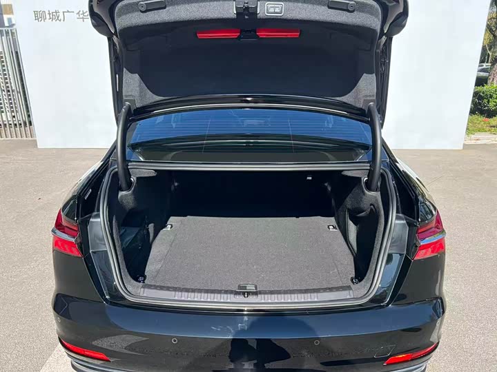 Фото 10 - Audi A6L