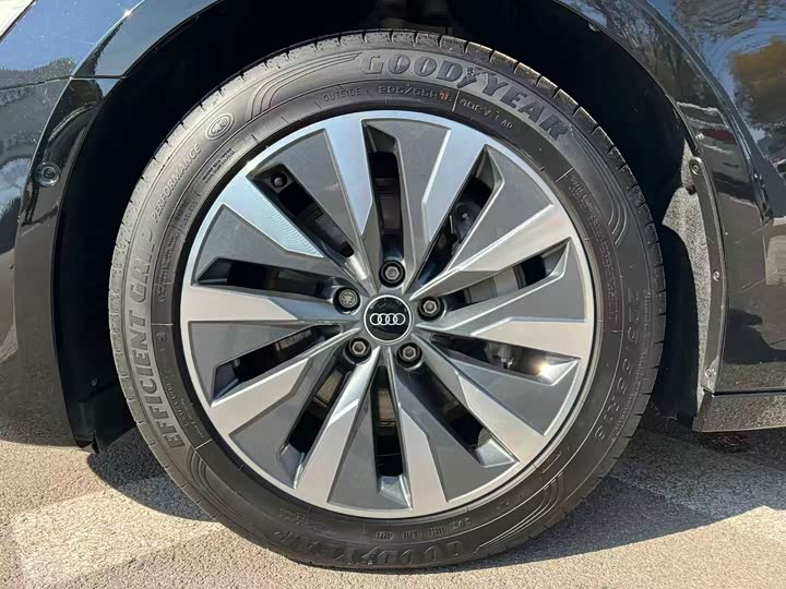 Фото 8 - Audi A6L