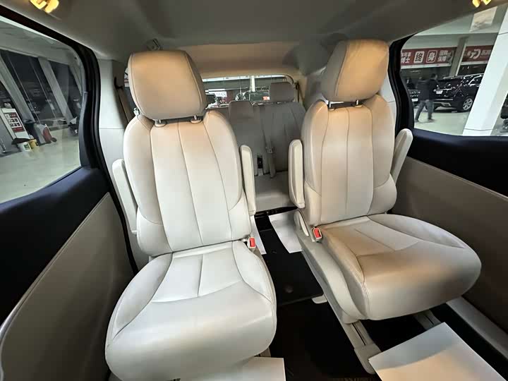 Фото 18 - Buick GL8 ES