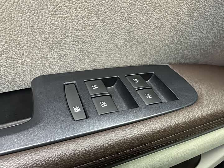 Фото 21 - Buick GL8 ES