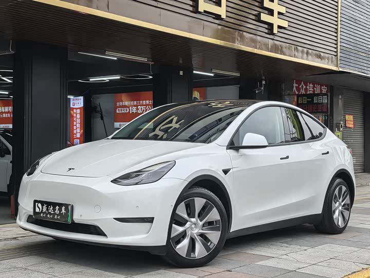 Фото 1 - Tesla Model Y