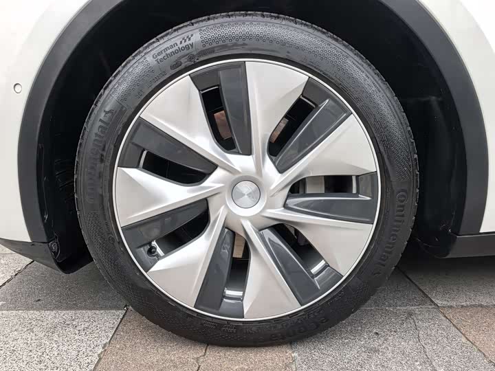 Фото 20 - Tesla Model Y