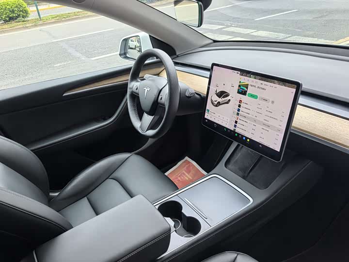 Фото 8 - Tesla Model Y