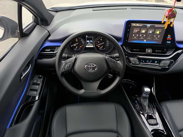 Фото 16 - Toyota C-HR