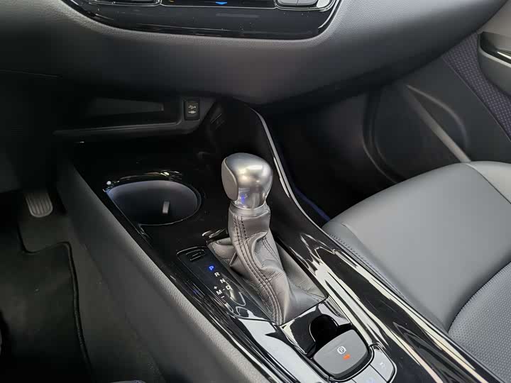 Фото 20 - Toyota C-HR