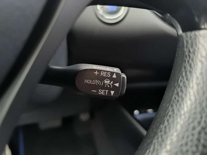 Фото 23 - Toyota C-HR