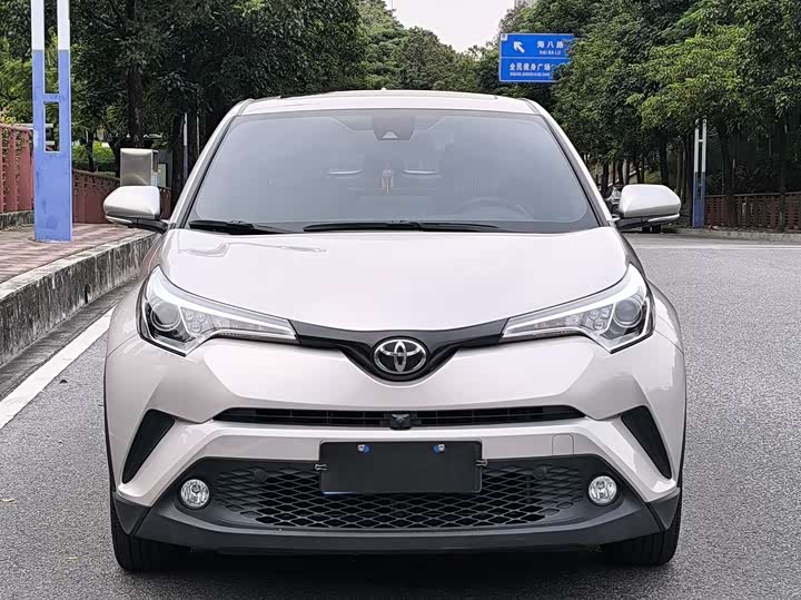 Фото 3 - Toyota C-HR