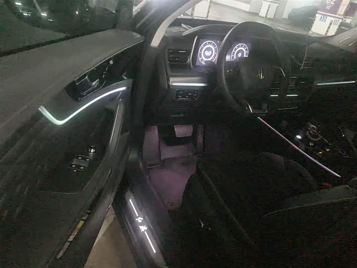 Фото 14 - Hongqi HS5