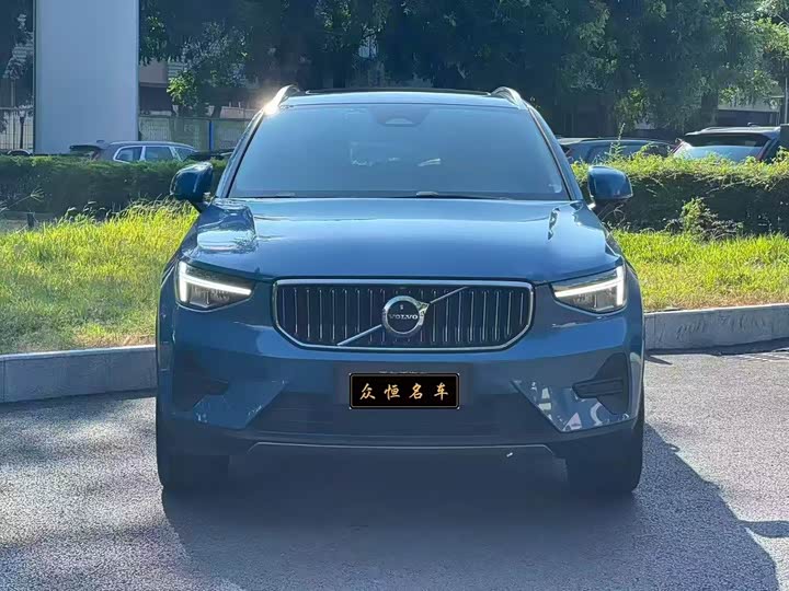 Фото 2 - Volvo XC40