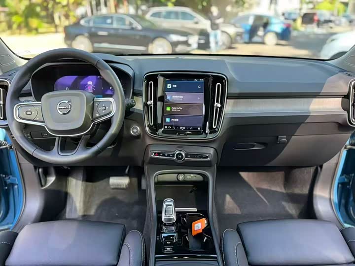 Фото 4 - Volvo XC40