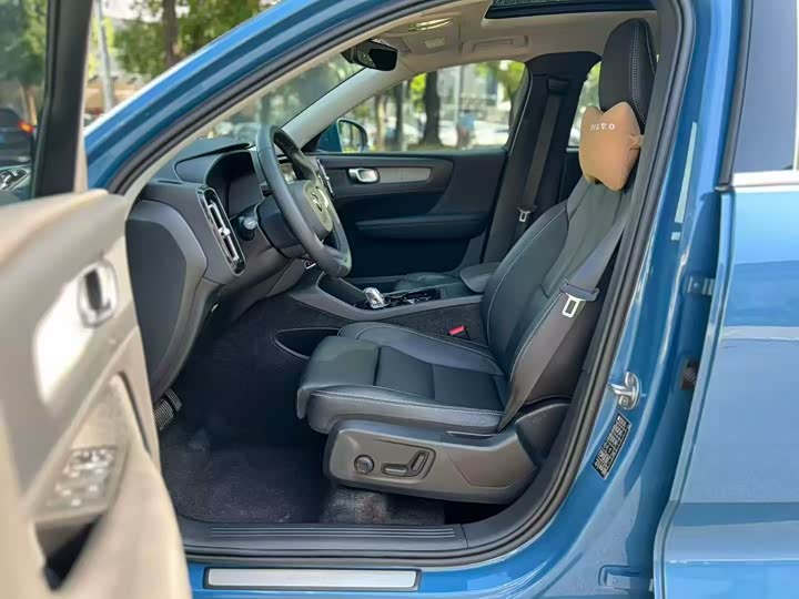 Фото 5 - Volvo XC40