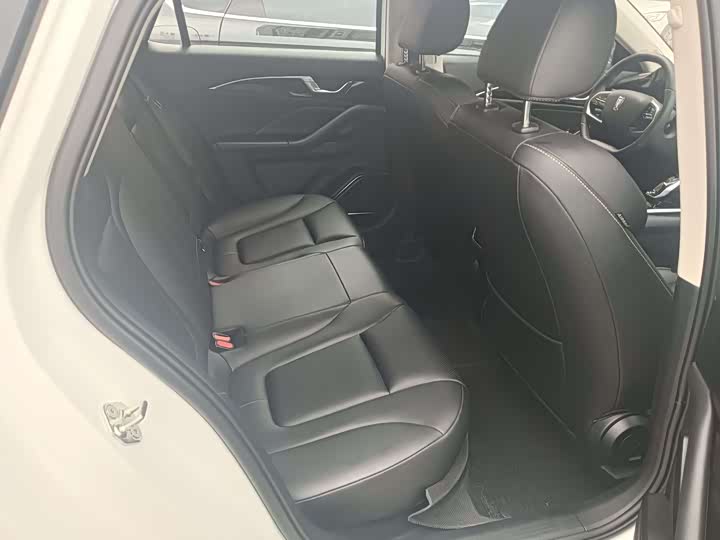 Фото 10 - Bestune B70