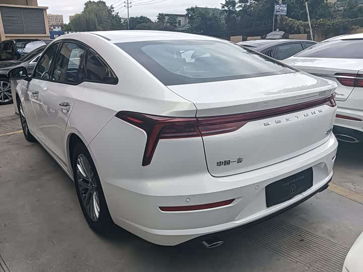 Фото 13 - Bestune B70