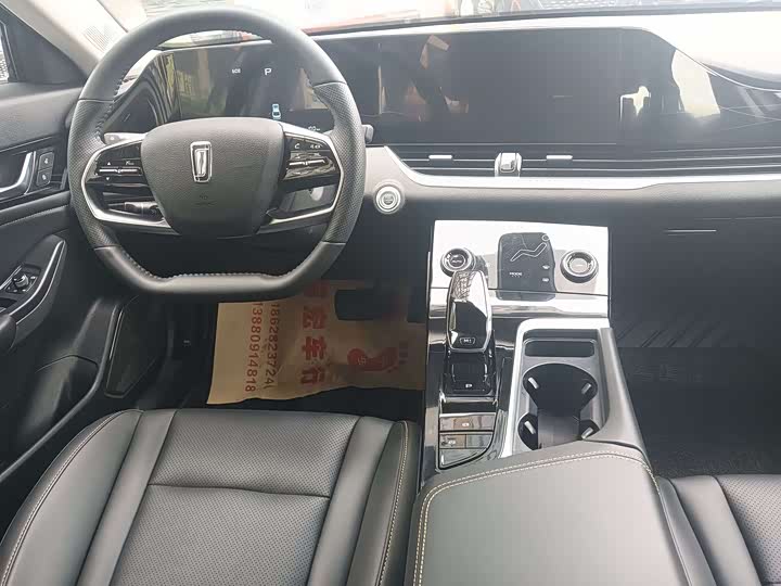 Фото 7 - Bestune B70