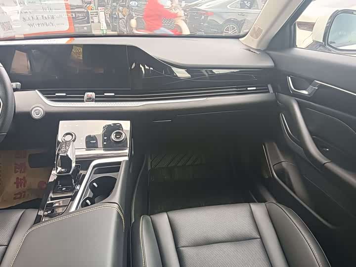 Фото 8 - Bestune B70