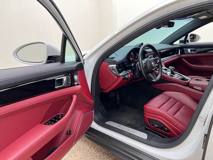 Фото 13 - Porsche Panamera