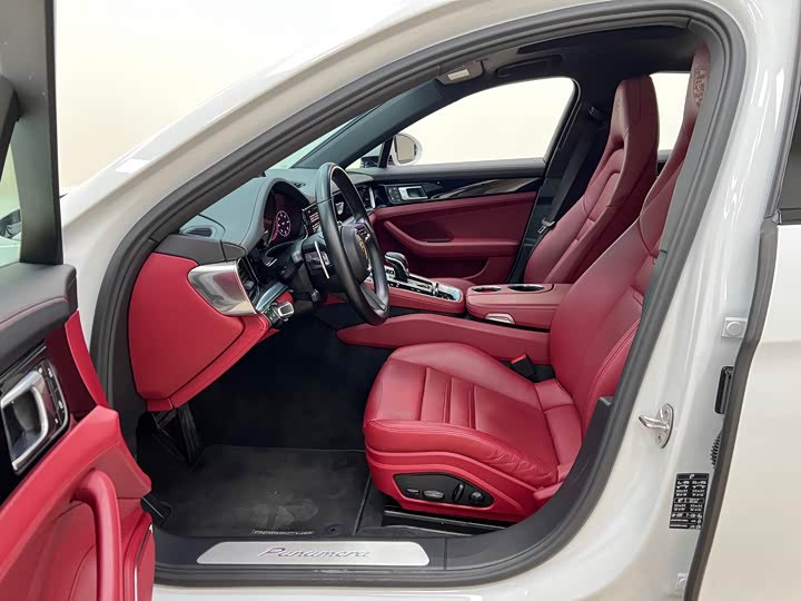 Фото 15 - Porsche Panamera