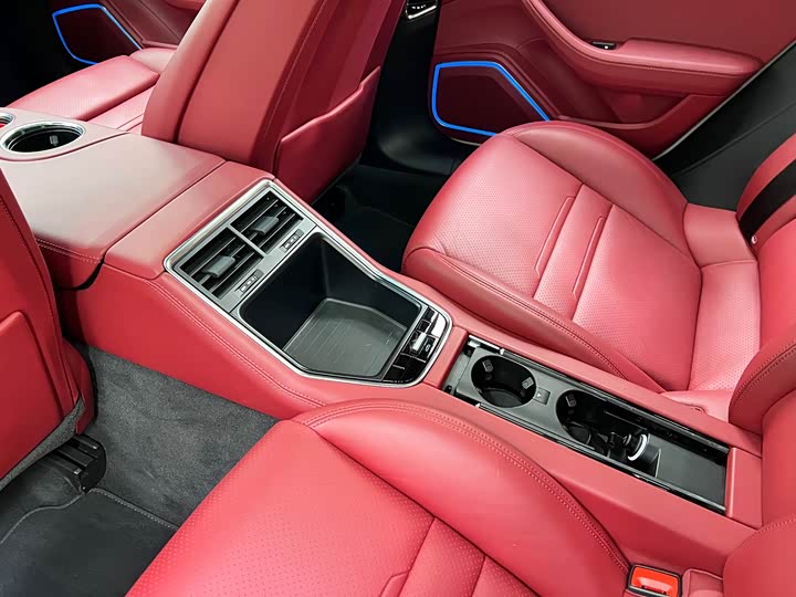 Фото 19 - Porsche Panamera