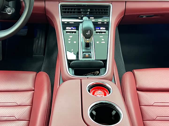 Фото 25 - Porsche Panamera