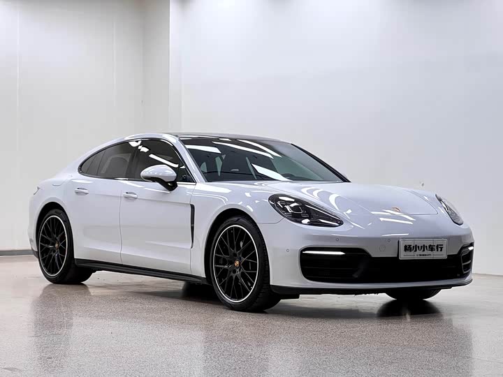 Фото 3 - Porsche Panamera