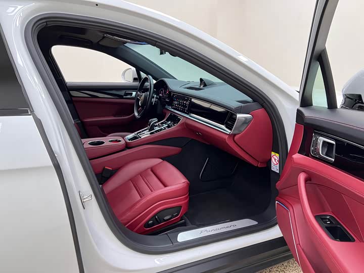 Фото 33 - Porsche Panamera