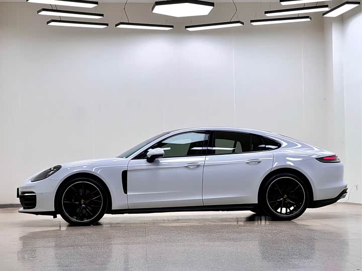 Фото 4 - Porsche Panamera
