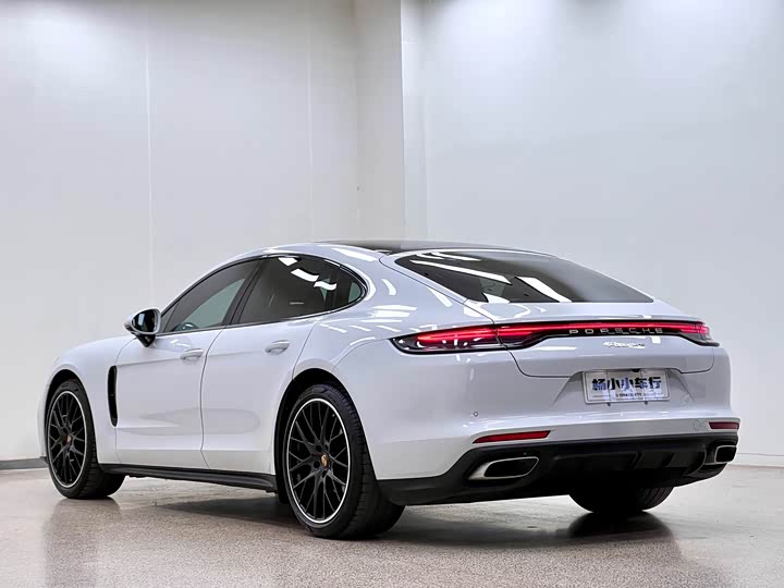Фото 5 - Porsche Panamera