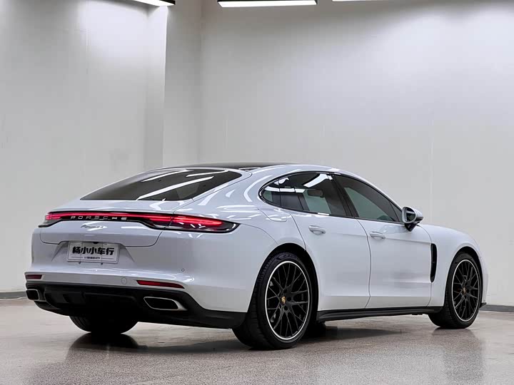 Фото 7 - Porsche Panamera