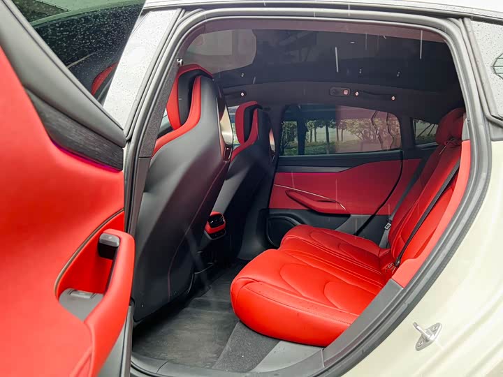 Фото 14 - Xiaomi SU7