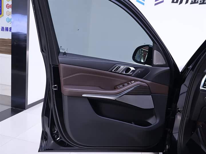 Фото 19 - BMW X5