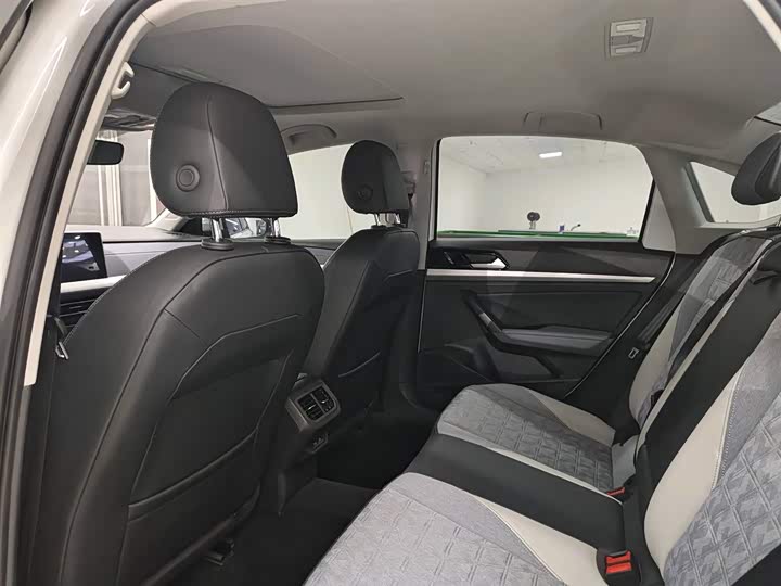 Фото 12 - Volkswagen Lavida