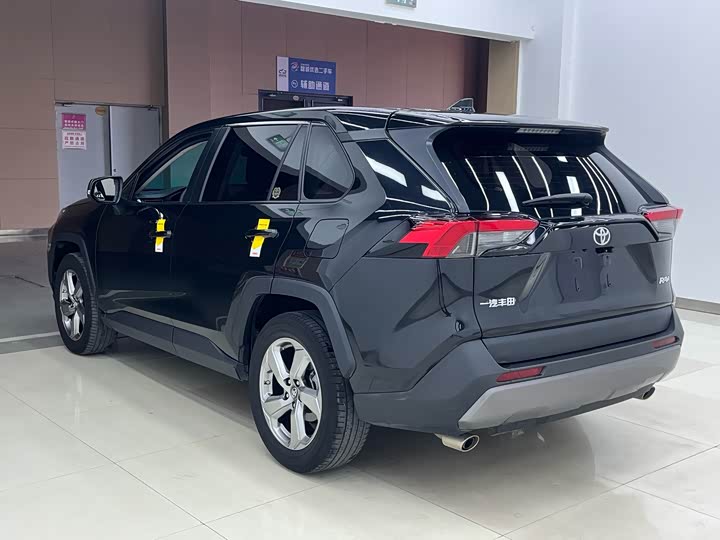 Фото 3 - Toyota RAV4