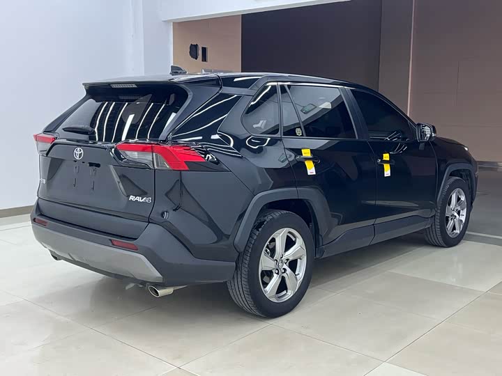 Фото 4 - Toyota RAV4