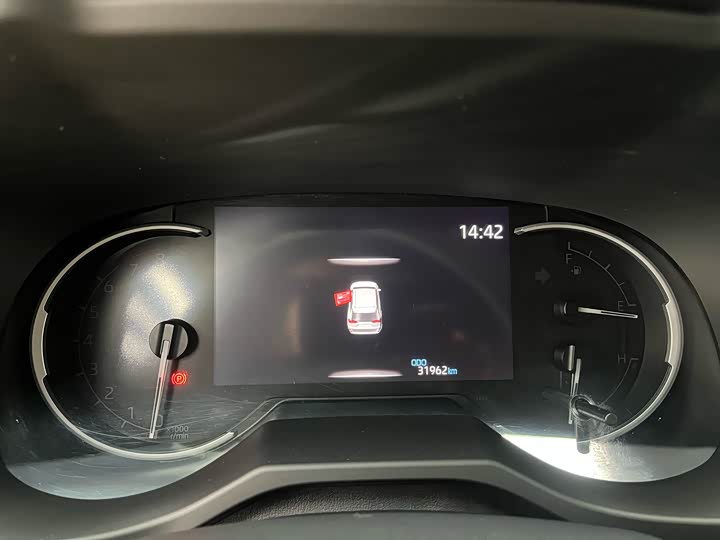 Фото 5 - Toyota RAV4