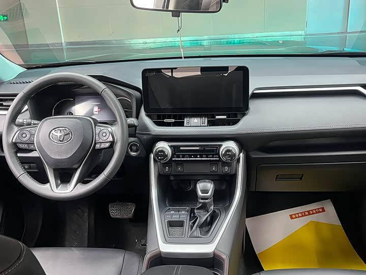 Фото 7 - Toyota RAV4