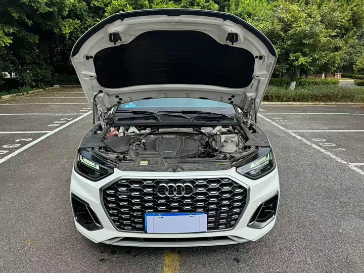 Фото 10 - Audi Q5L Sportback