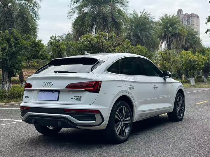 Фото 6 - Audi Q5L Sportback