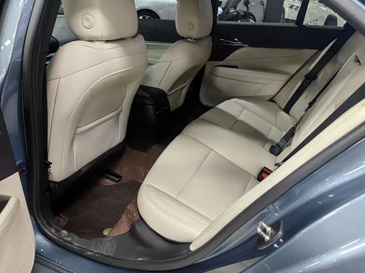 Фото 10 - Cadillac CT4